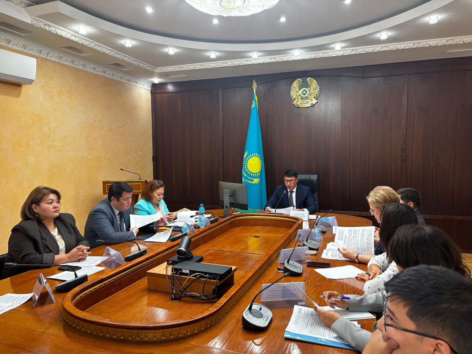 Облыстық үшжақты комиссия отырысында еңбек саласының өзекті мәселелері талқыланды